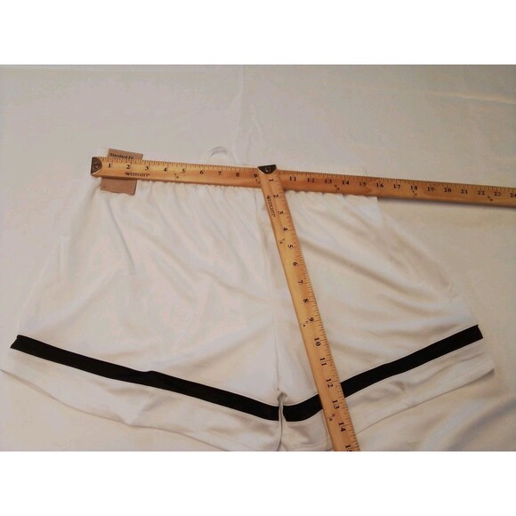 Women's Nike White Standard Fit Shorts Size Large Nwt Tag Attached Small Stain - Picture 12 of 12
